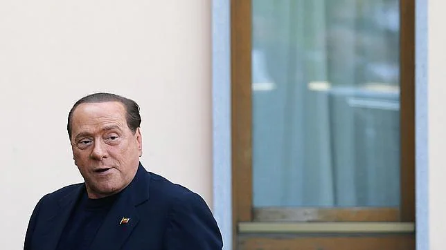 Berlusconi promete recuperar la lira y dentaduras gratis para los jubilados