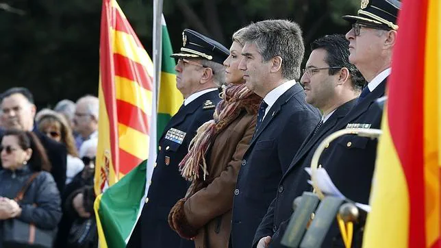 Sabadell homenajea a las víctimas del peor atentado sufrido por la Policía Nacional en su historia 