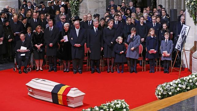 La Salve rociera para despedir a la Reina Fabiola, en un multitudinario funeral 