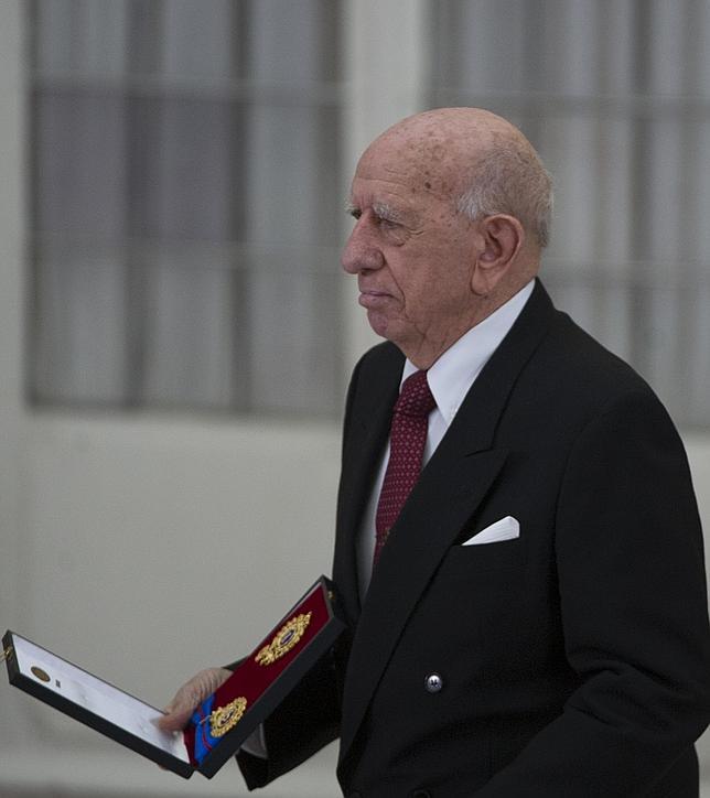 Victorino Martín recibe la Medalla de Oro a las Bellas Artes de manos de los Reyes