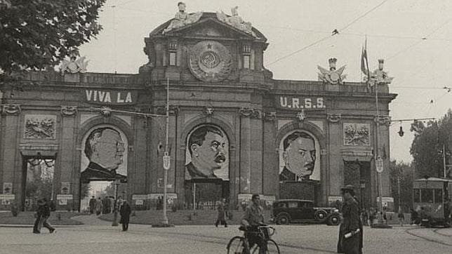 Resultado de imagen para Stalin puerta de Alcalá