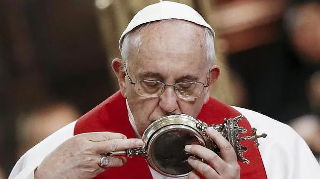 La sangre de San Jenaro se licúa ante el Papa por primera vez desde 1848 