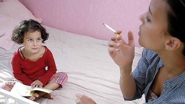 El tabaco pasivo en niños duplica el riesgo de cardiopatías cuando sean adultos