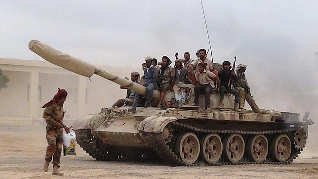 Arabia Saudí lanza una operación militar en Yemen y bombardea posiciones de los milicianos chiíes 