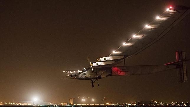 Avión Solar Impulse II atrasa su vuelo sobre el Pacífico por la meteorología