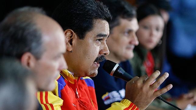 Maduro amenaza con «responder a todas las mentiras e insultos» de la prensa española