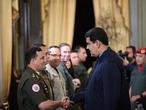 Nicolás Maduro saluda a Gustavo González el pasado 10 de marzo