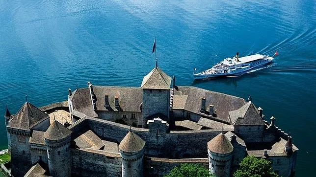 Diez espectaculares castillos rodeados de agua