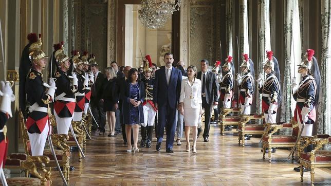 La alcaldesa de París: «El Rey es el rostro de una España reconciliada. Lo digo como republicana»