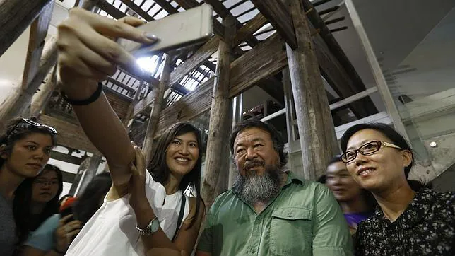 China permite la primera exposición en solitario de Ai Weiwei, el artista rebelde