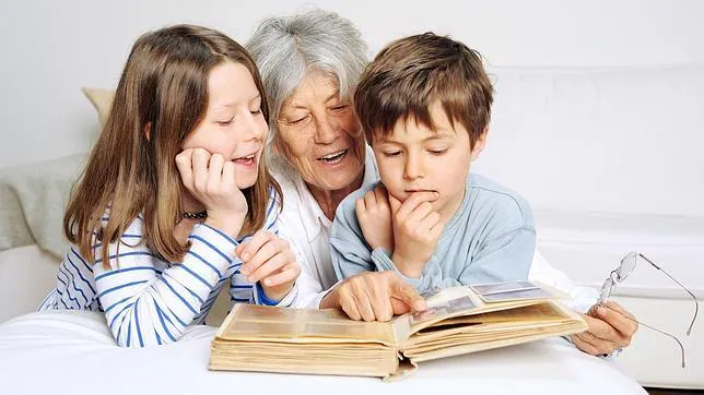 El estrés por cuidar a los nietos puede afectar a la salud de los abuelos