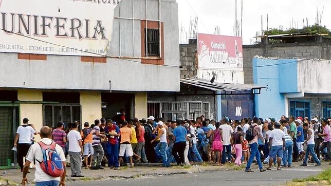 La penuria de alimentos se agrava en una Venezuela en recesión