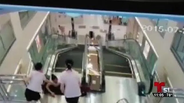 Una mujer muere en China al ser «tragada» por una escalera mecánica