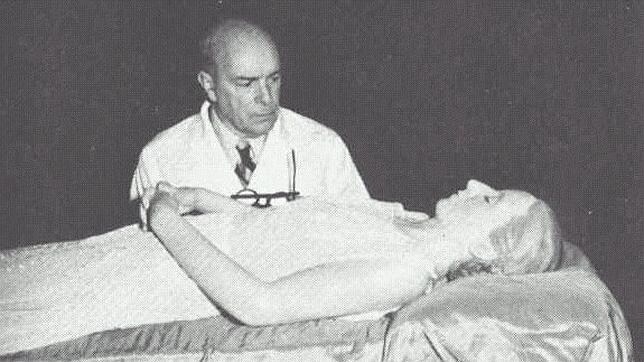 La macabra llegada a Madrid del cadáver, momificado y profanado, de Evita Perón 