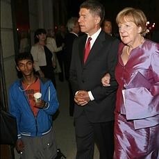 Merkel y el mendigo a las puertas del Festival de Salzburgo