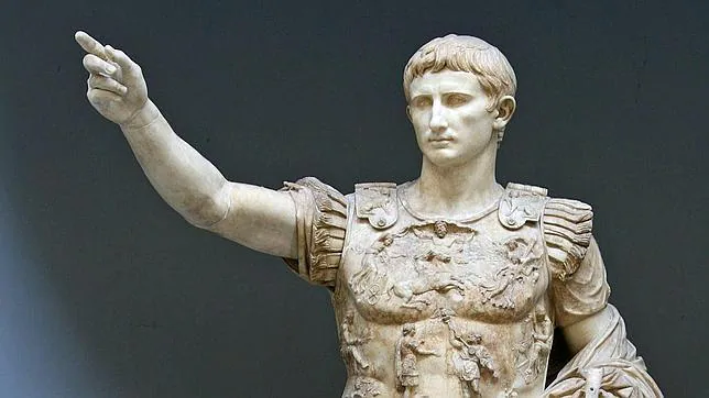 Estatua de César Augusto en la Ciudad del Vaticano, Roma.