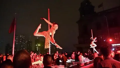 El baile de la barra en el Bar Rouge, en Shanghái