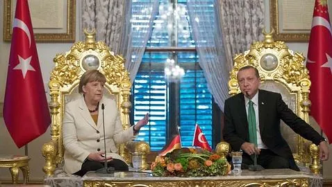 Angela Merkel y Recep Tayyip Erdogan en su encuentro ayer en Estambul