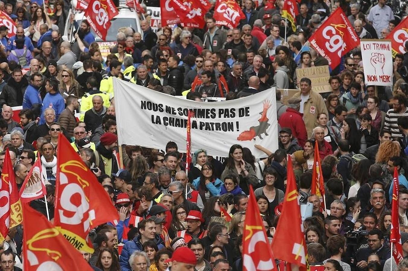 Sindicatos y estudiantes también se manifiestan a estas horas en Marsella 