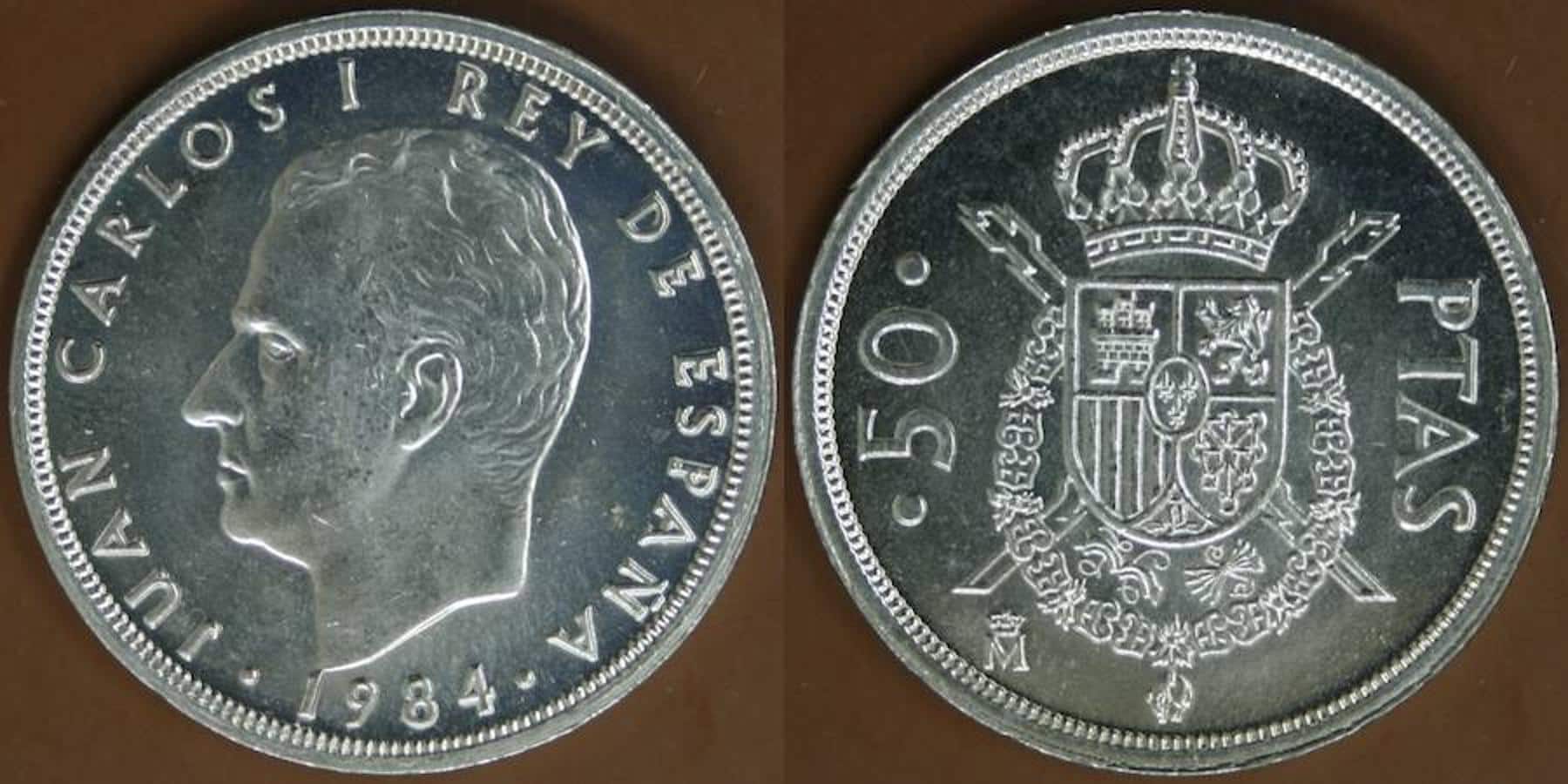 50 Pesetas 1984. Antes de que se estableciera el nuevo sistema monetario en 1990, circulaban enormes monedas de 50 pesetas, que ya alcanzan el valor de 60 o 70 euros.