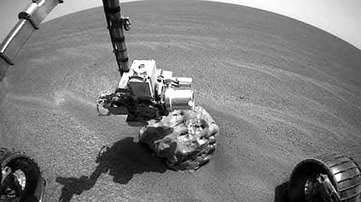 El Opportunity recoge muestras de un meteorito en la supeficie de Marte