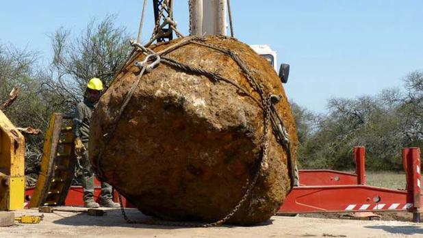 Trabajos de recuperación del gigantesco meteorito cerca de Gancedo