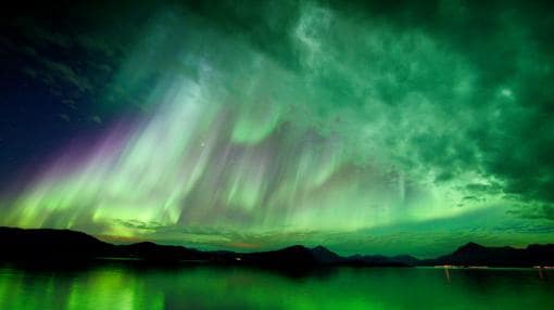 Una fuerte aurora boreal es registrada en Noruega, después de una eyección de masa coronal