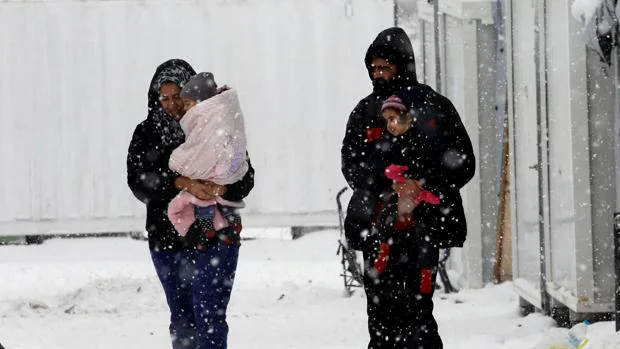 Resultado de imagen de refugiados sirios en grecia nieve