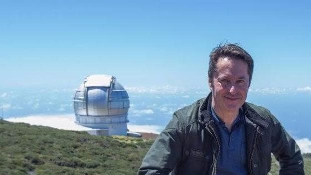 Ignacio Cirac, con el Gran Telescopio Canarias al fondo