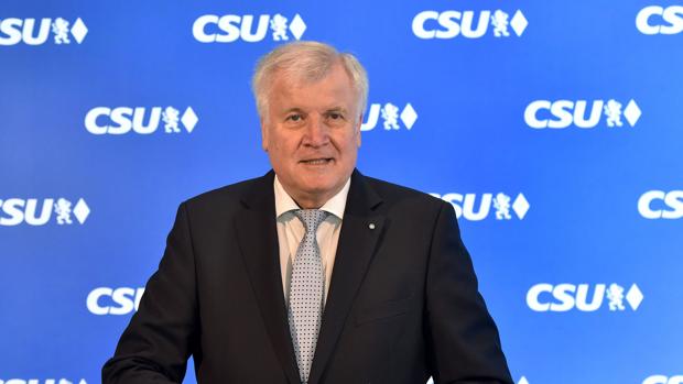 El bávaro Seehofer vuelve a presentarse candidato