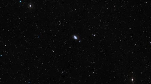 Panorámica de NGC 1512 y NGC 1510, en el centro de la imagen
