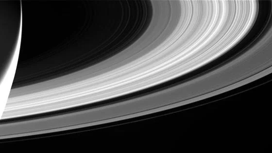 Esta imagen sin procesar del sistema de Saturno fue tomada el 13 de septiembre de 2017. Es una de las últimas que enviará Cassini a la Tierra