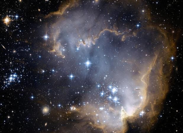 Cúmulo estelar NG 602. El polvo podría ser un fenómeno común en la dispersión de la vida, según los investigadores
