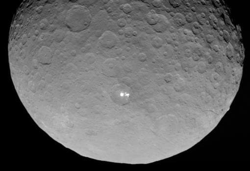 Fotografía de Ceres, un planeta enano del cinturón de asteroides que no llega a los 1.000 kilómetros de diámetro
