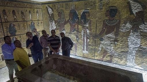 Inspección en la tumba de Tutankamón