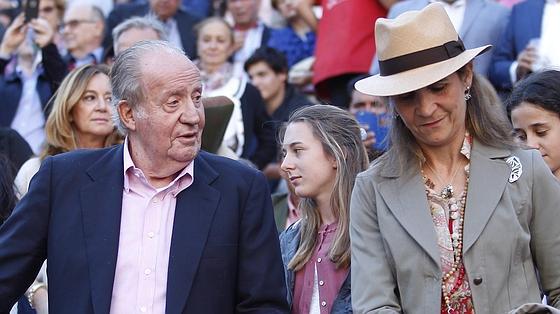 Don Juan Carlos y la Infanta Elena asisten al festejo estrella