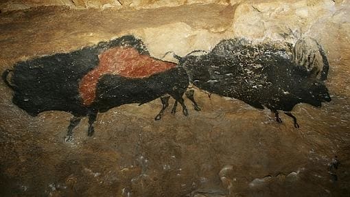 Reproducción de los bisontes de la cueva de Lascaux en el Parque de la Prehistoria de Teverga