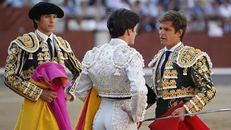Garrido confirmó de manos de El Juli y en presencia de Castella