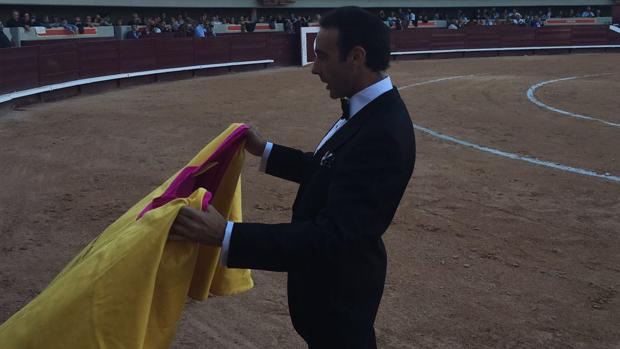 Enrique Ponce se vistió de esmoquin tras indultar al cuarto toro