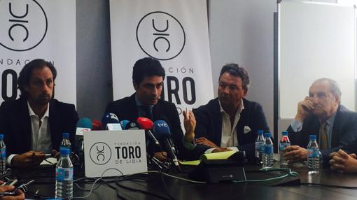 Juan Diego, José Miguel Soriano, Carlos Núñez y Vicente Conde, durante la rueda de prensa en el despacho Creamdes & Calvo Sotelo