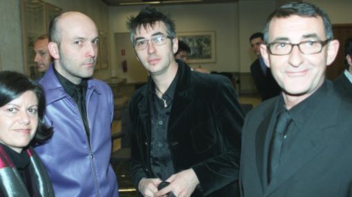 Los Mínimo con Luis Adelantado en la entrega del Premio ABC de Arte en 2003