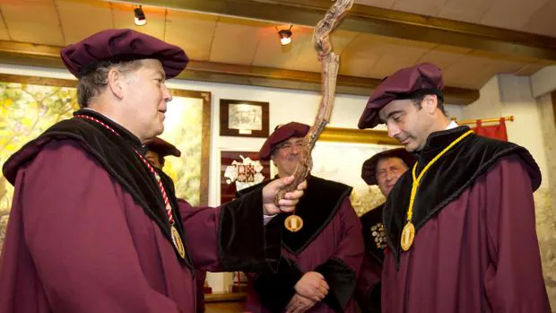 Enrique Ponce es nombrado cofrade del Vino de Rioja