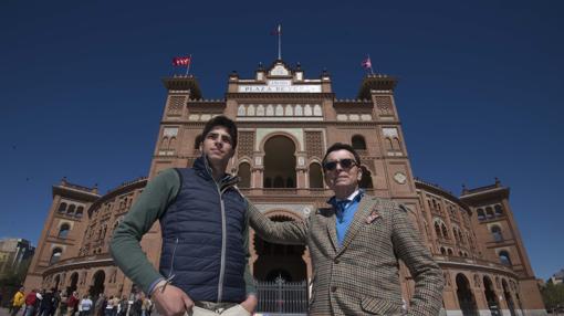 Angel Sánchez y Ortega Cano, en la Puerta Grande de Las Ventas, el 5 de abril, un día antes de que el novillero rompiera con su maestro y apoderado