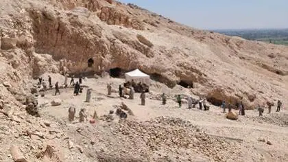 Los tesoros que dejó atrás el «saqueador de tumbas» en Deir