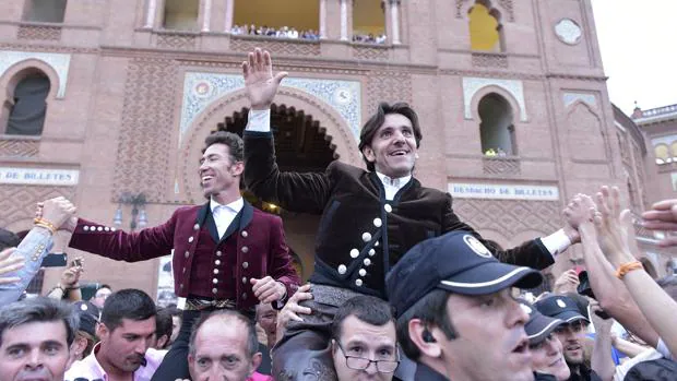 Leonardo Hernández y Diego Ventura salen por la Puerta Grande