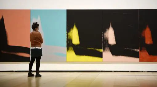 «Sombras», de Warhol, una de las muestras más visitadas en la historia del museo