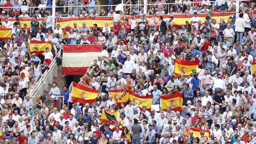 Banderas españolas en los tendidos