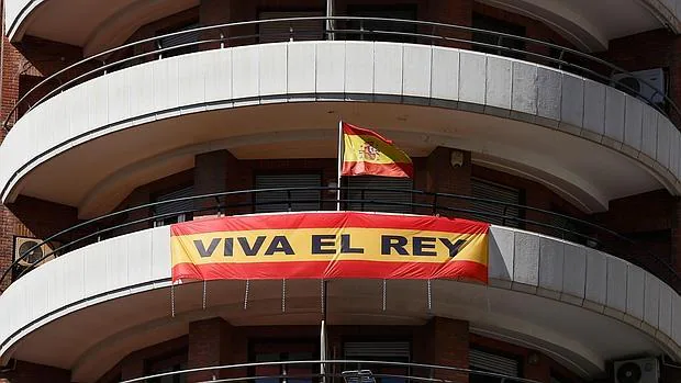 Imagen de la bandera de España en el domicilio del Marqués de Cáceres