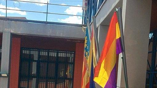 Imagen de la bandera republicana en el Ayuntamiento de Xirivella