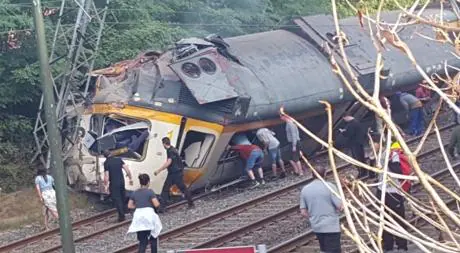 Al menos cuatro muertos en un accidente de tren de pasajeros en O Porriño (Pontevedra) PASAJEROS-TREN4-kRjB--460x258@abc-Home